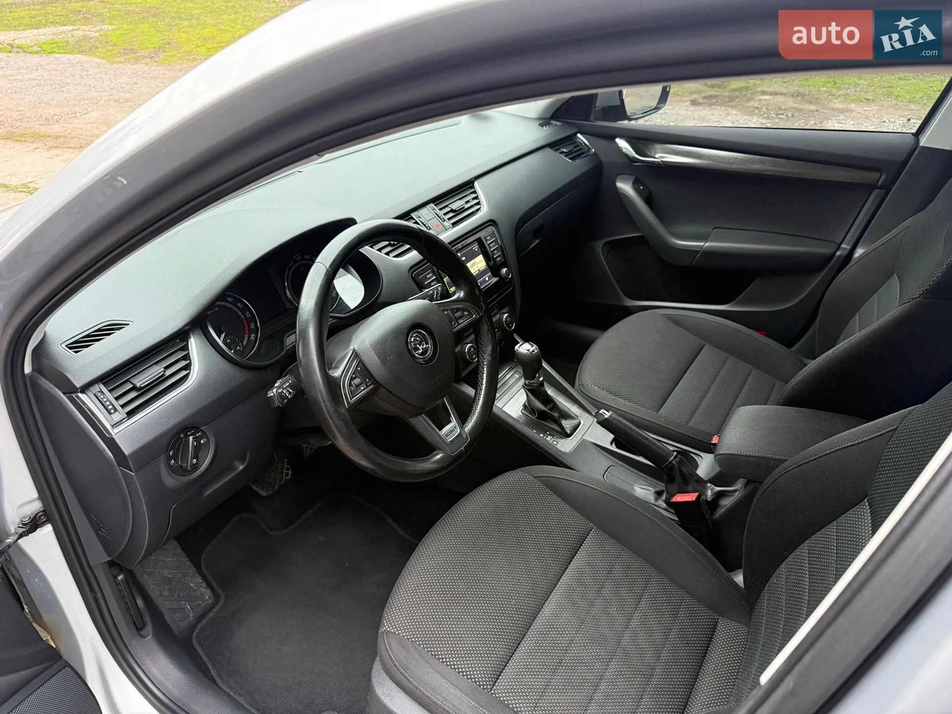 Skoda Octavia Scout 2016 VIN TMBLK7NE9H0147093 фото оголошення 6 з 9
