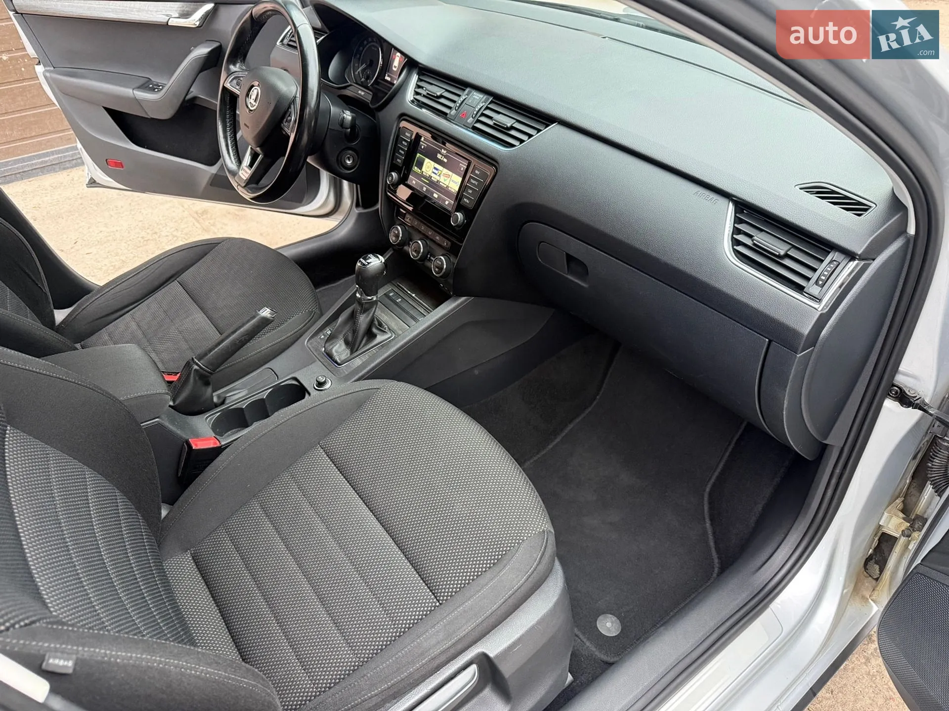 Skoda Octavia Scout 2016 VIN TMBLK7NE9H0147093 фото оголошення 8 з 9