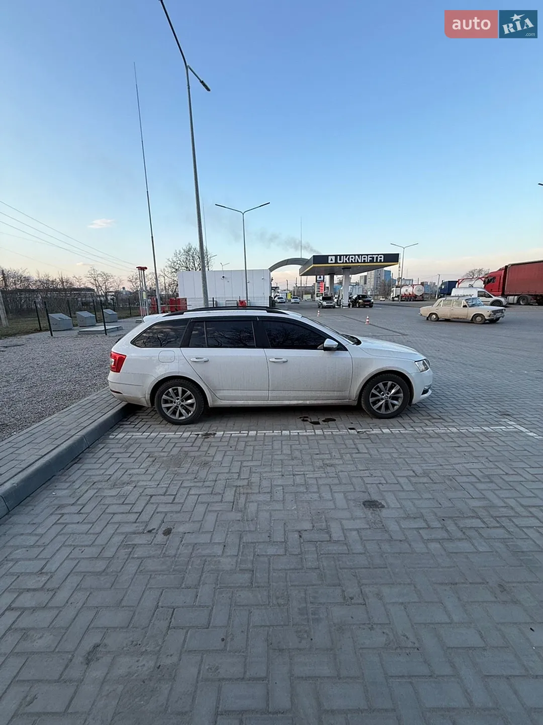 Skoda Octavia 2017 VIN TMBJG7NE0J0161186 фото оголошення 2 з 13
