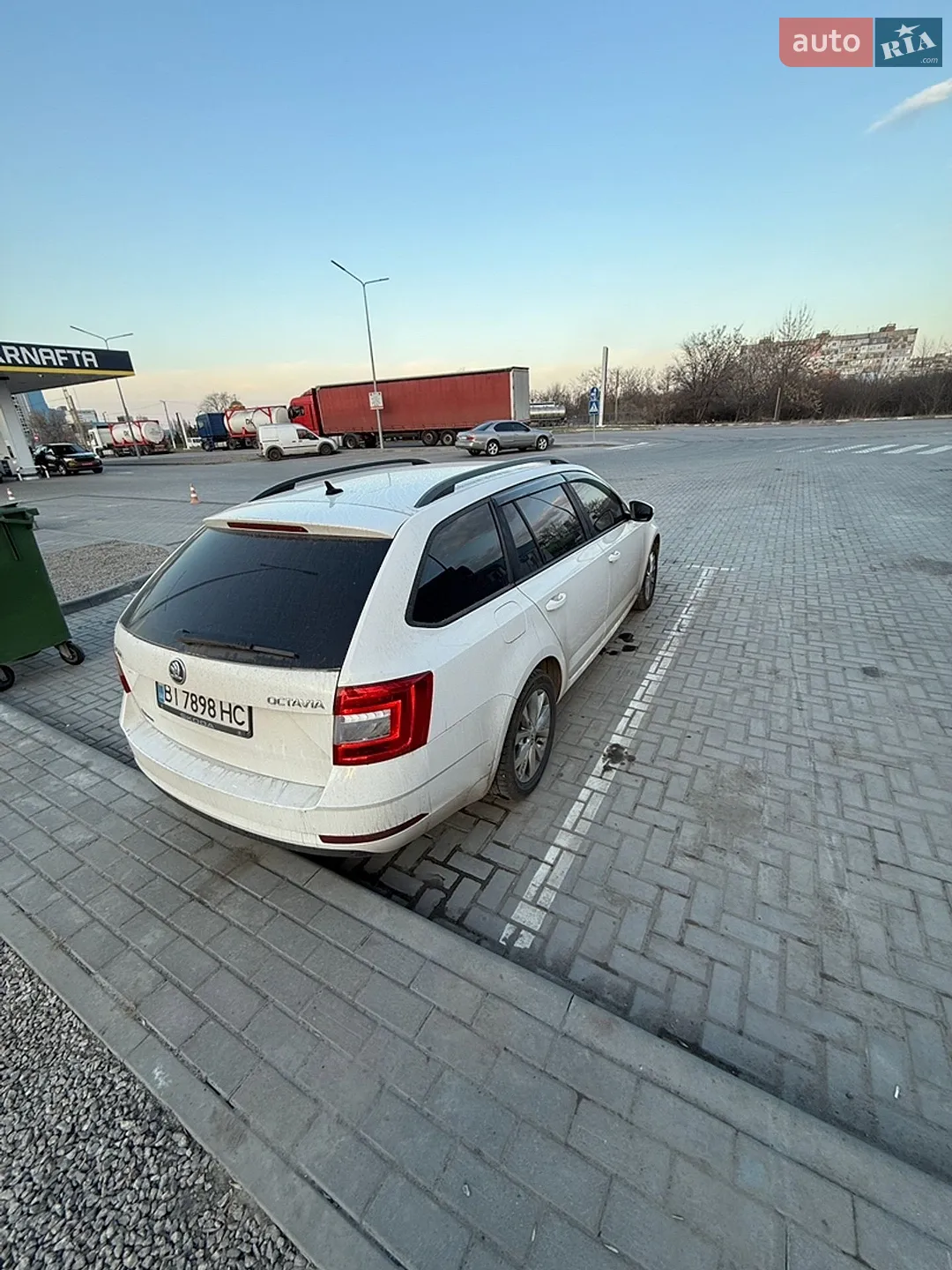 Skoda Octavia 2017 VIN TMBJG7NE0J0161186 фото оголошення 3 з 13