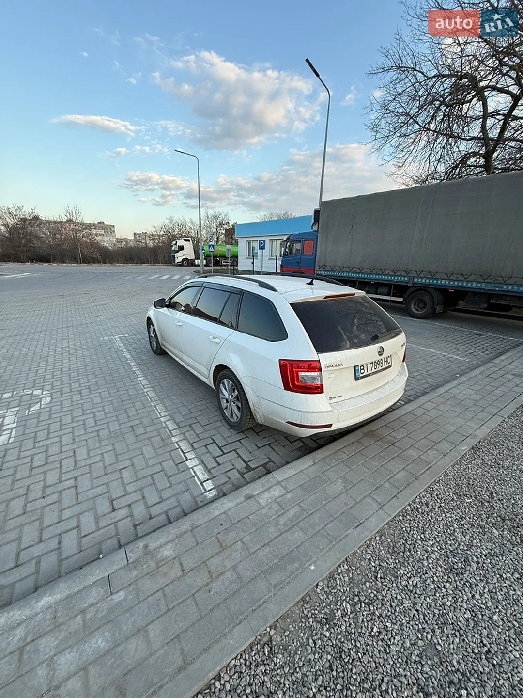 Skoda Octavia 2017 VIN TMBJG7NE0J0161186 фото оголошення 4 з 13