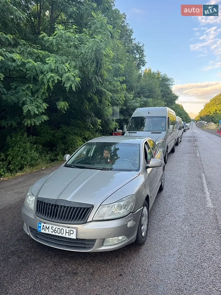 2010 Skoda Octavia - мініатюра 2