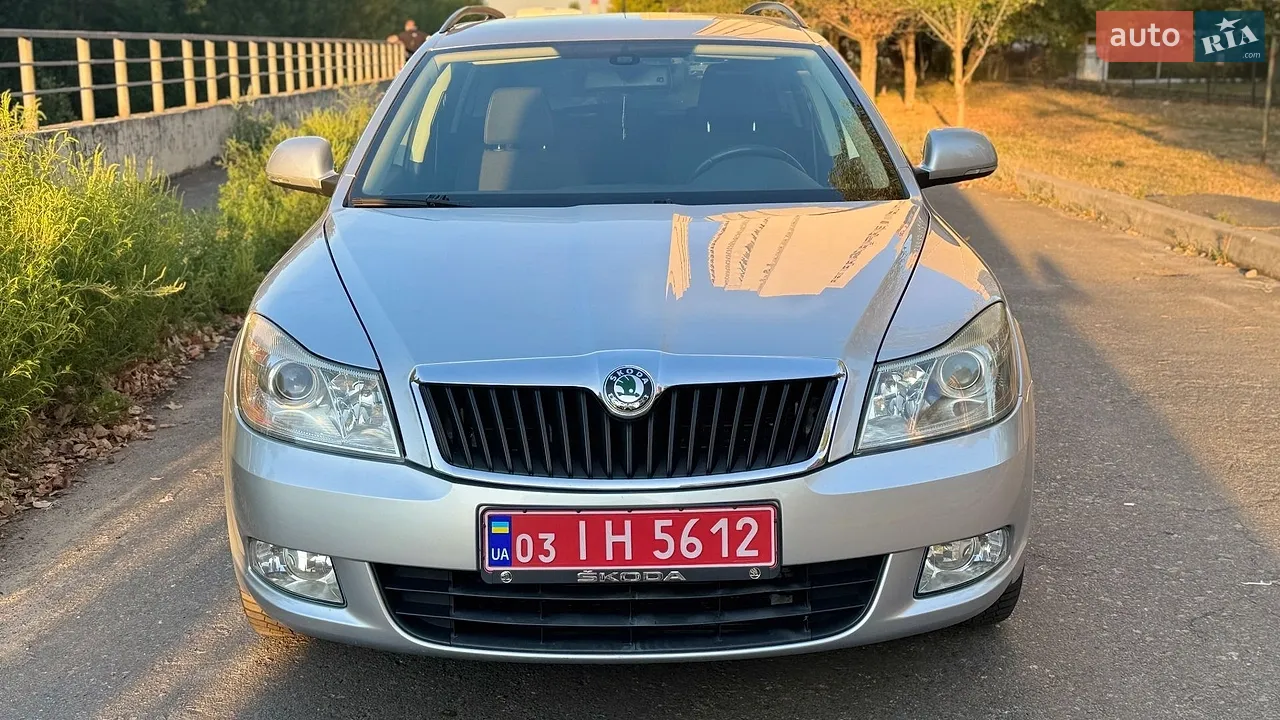 2010 Skoda Octavia - мініатюра 2
