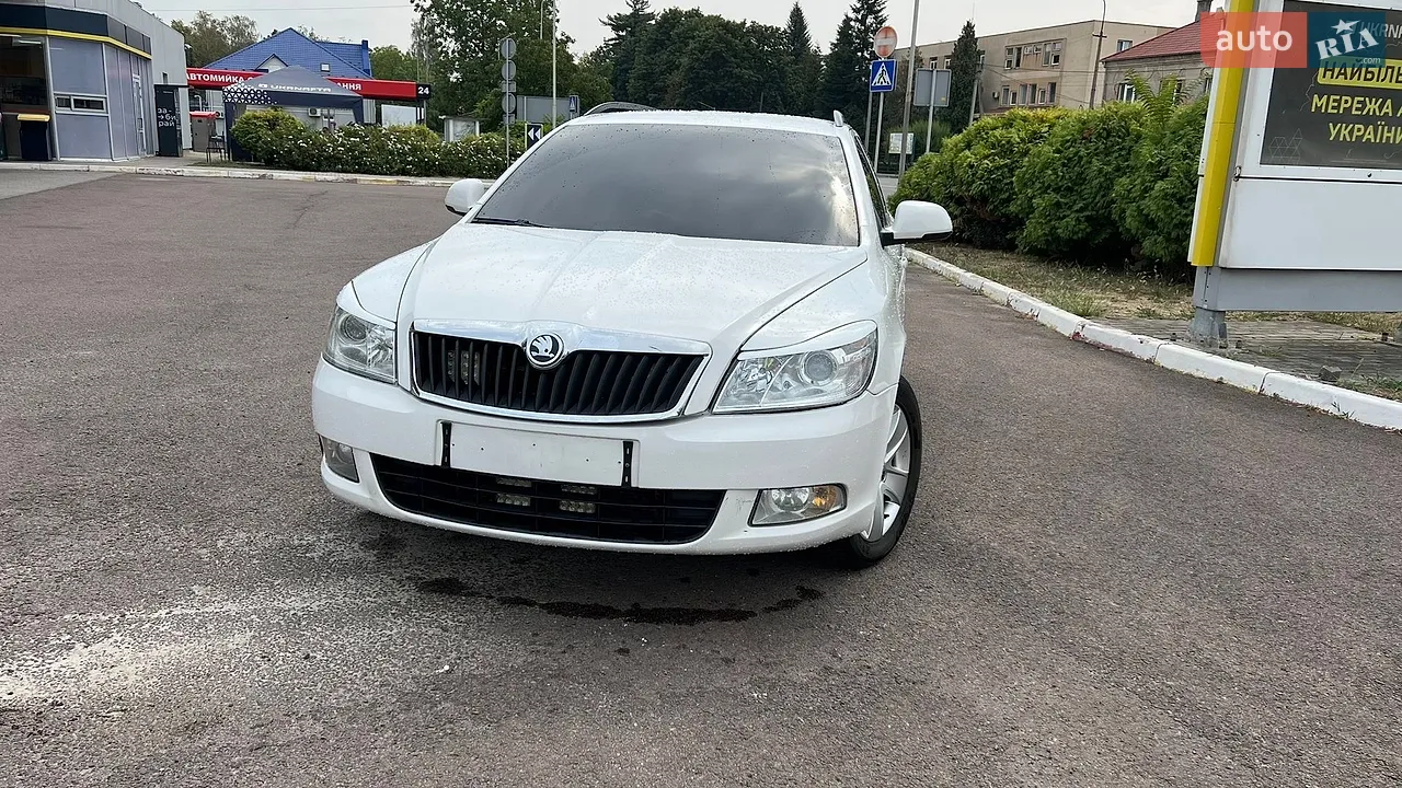 2010 Skoda Octavia - мініатюра 2