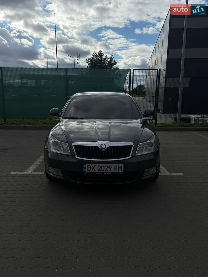 2010 Skoda Octavia - мініатюра 2