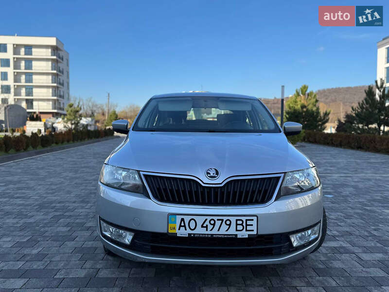 Хетчбек Skoda Rapid