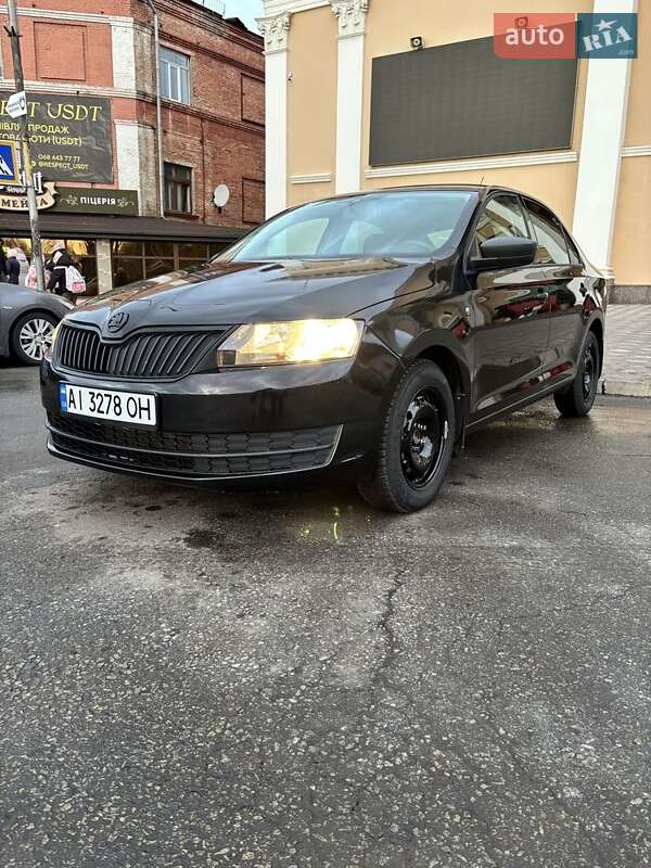Хетчбек Skoda Rapid