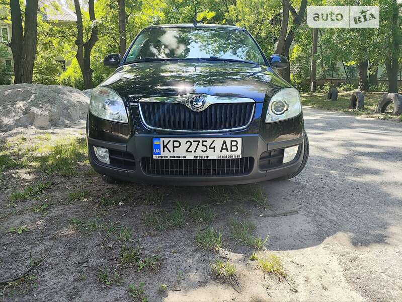 Мінівен Skoda Roomster Scout