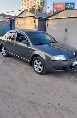 Skoda Superb  2005