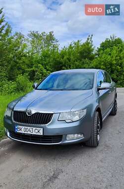 Skoda Superb  2011