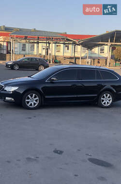 Skoda Superb  2011