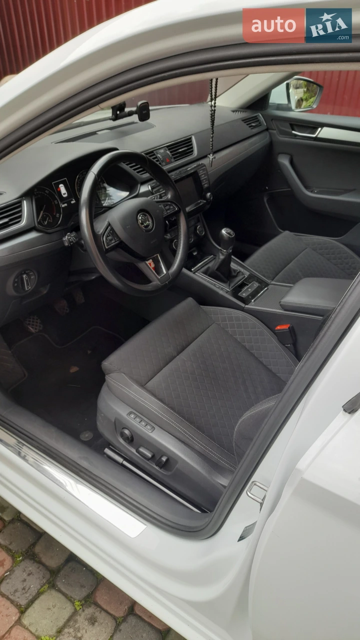 2016 Skoda Superb - мініатюра 2