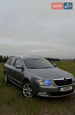 Skoda Superb  2011