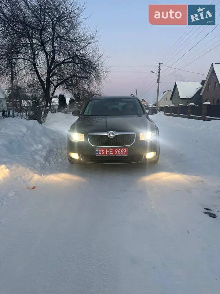 2010 Skoda Superb - мініатюра 2