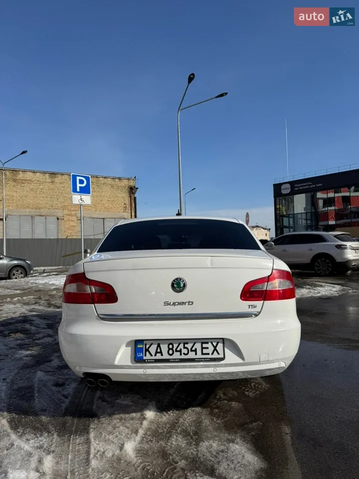 2010 Skoda Superb - мініатюра 4