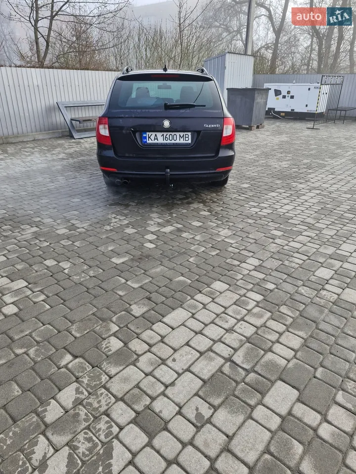 2011 Skoda Superb - мініатюра 3