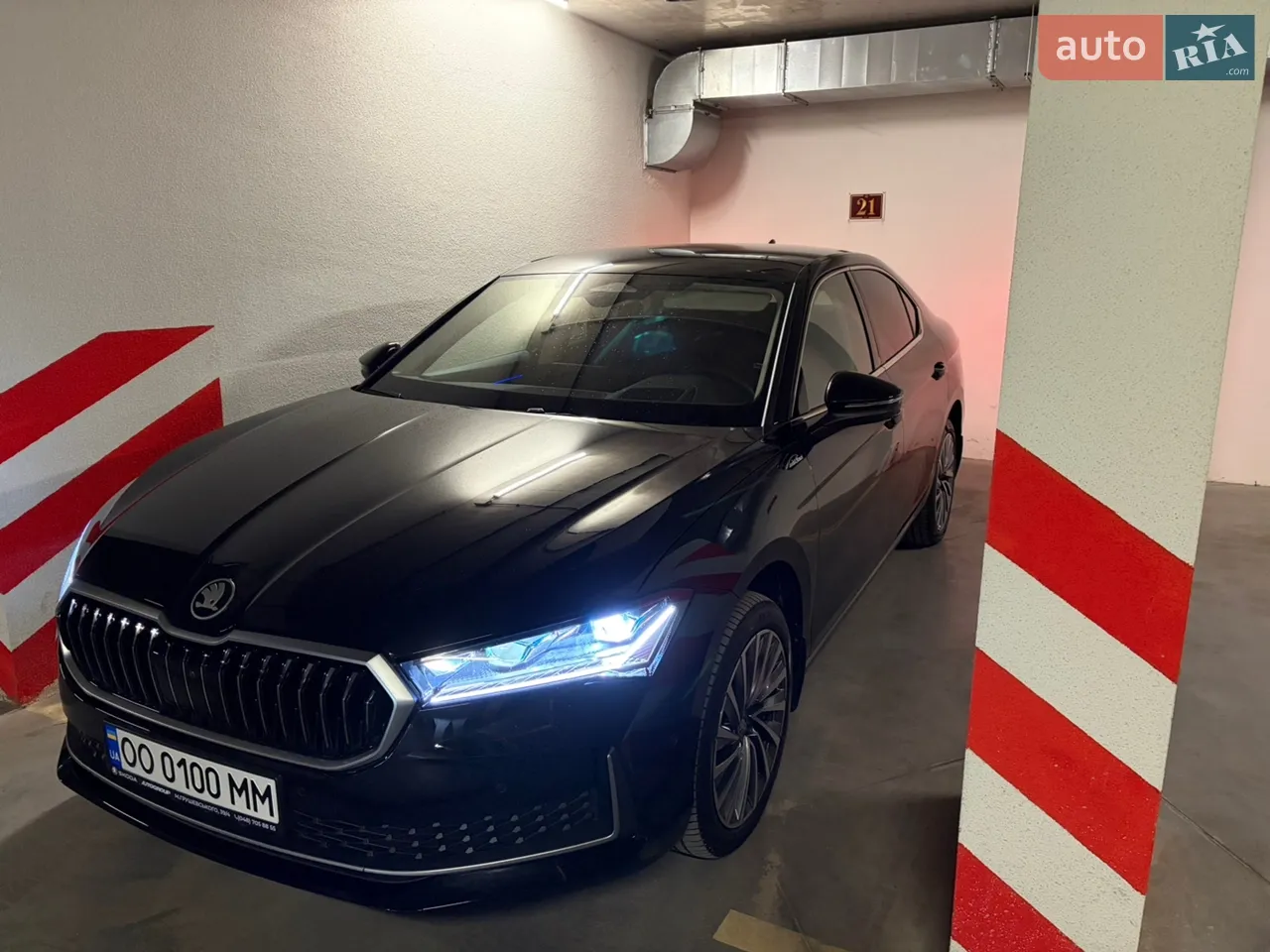 2025 Skoda Superb - фото 1
