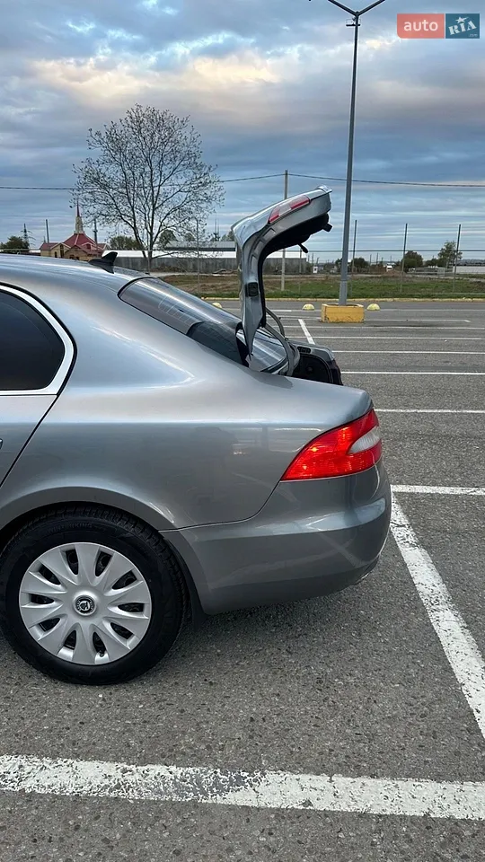 2011 Skoda Superb - мініатюра 2