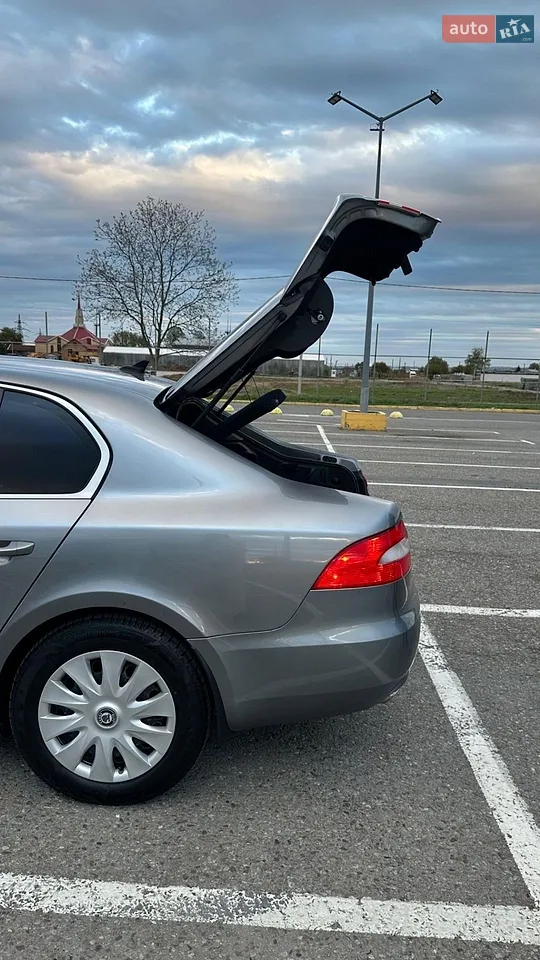 2011 Skoda Superb - мініатюра 3