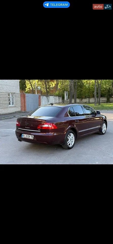 2010 Skoda Superb - мініатюра 4
