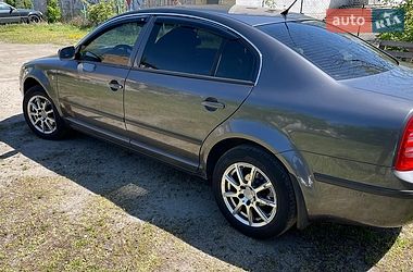 Skoda Superb  2004