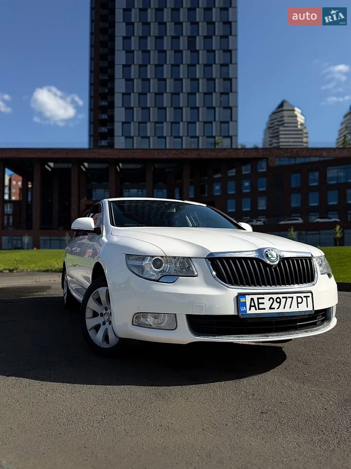 2011 Skoda Superb - мініатюра 2