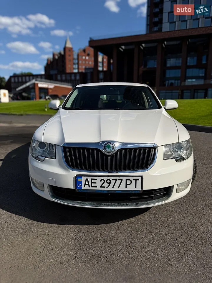 2011 Skoda Superb - мініатюра 3