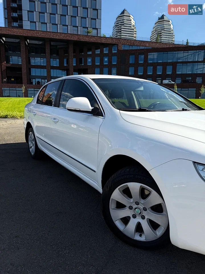 2011 Skoda Superb - мініатюра 4