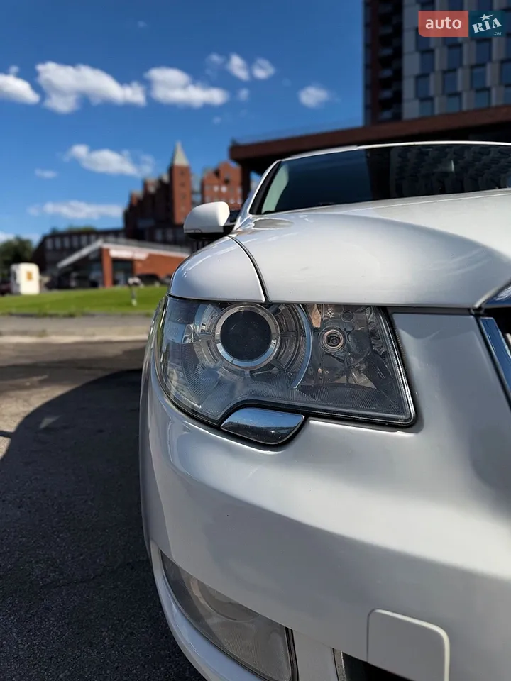 2011 Skoda Superb - мініатюра 5