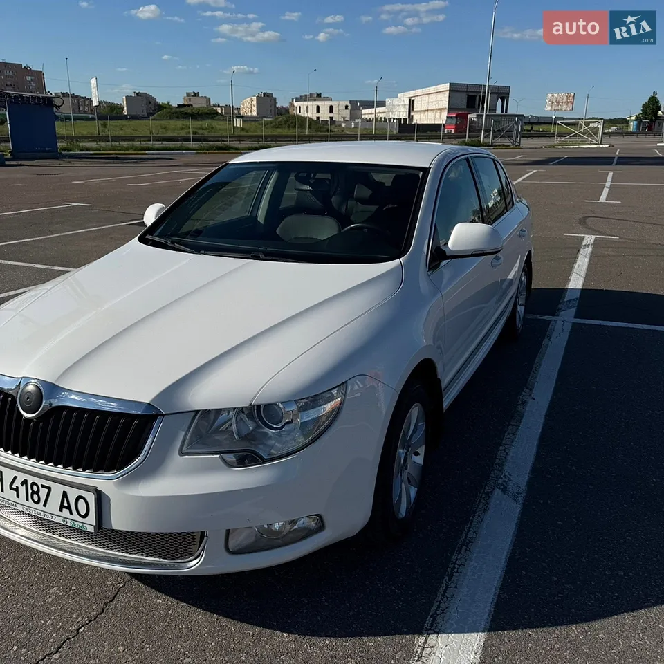2010 Skoda Superb - мініатюра 2