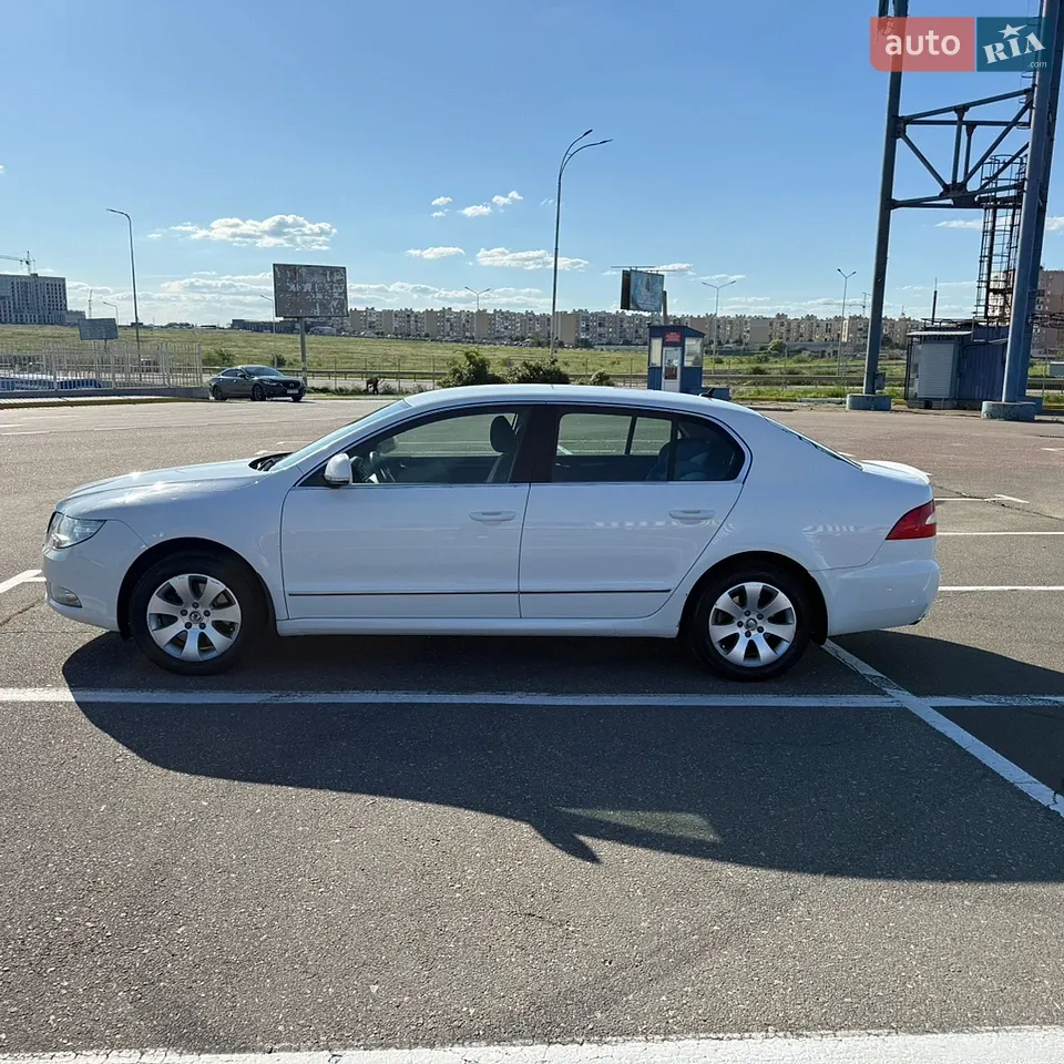 2010 Skoda Superb - мініатюра 3