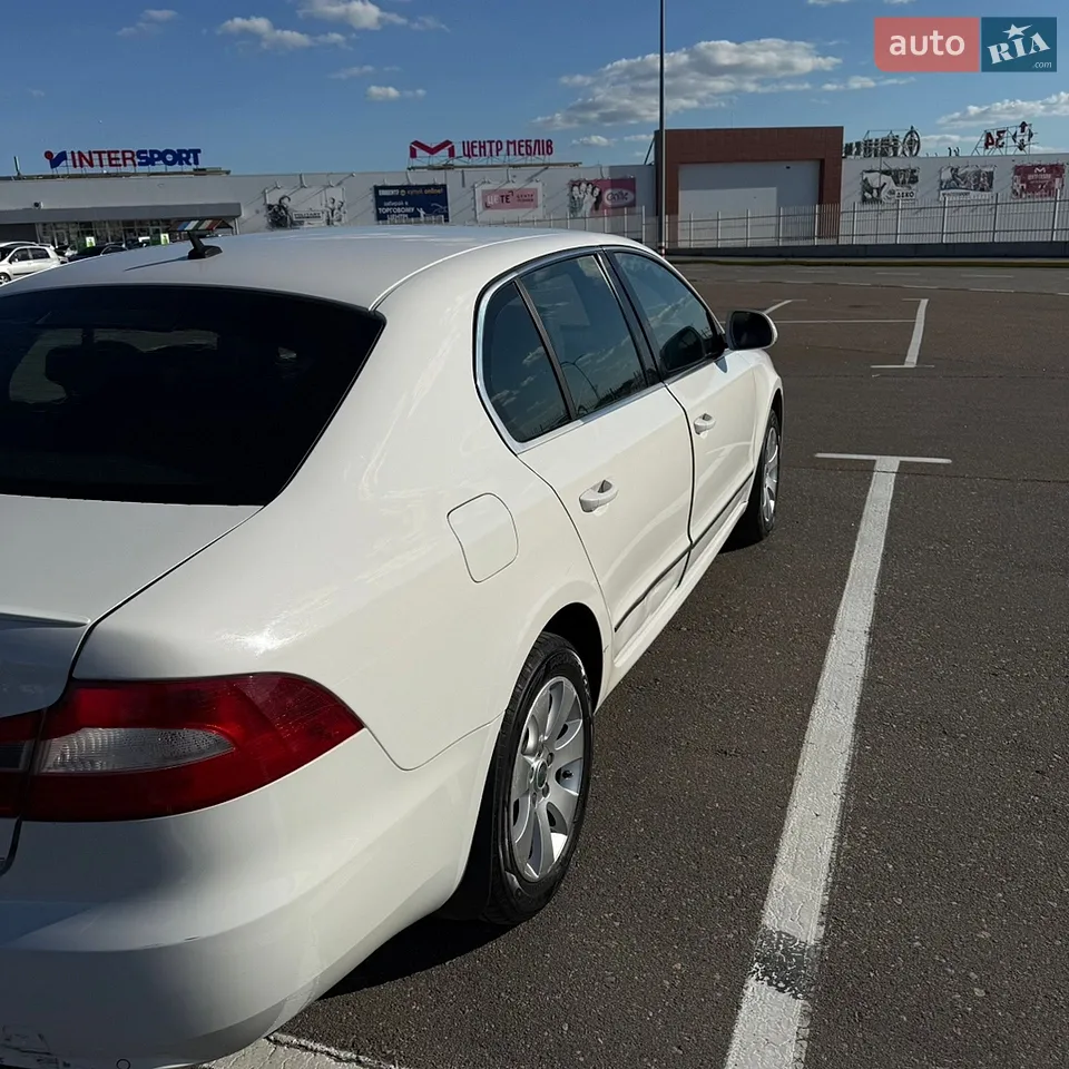 2010 Skoda Superb - мініатюра 4