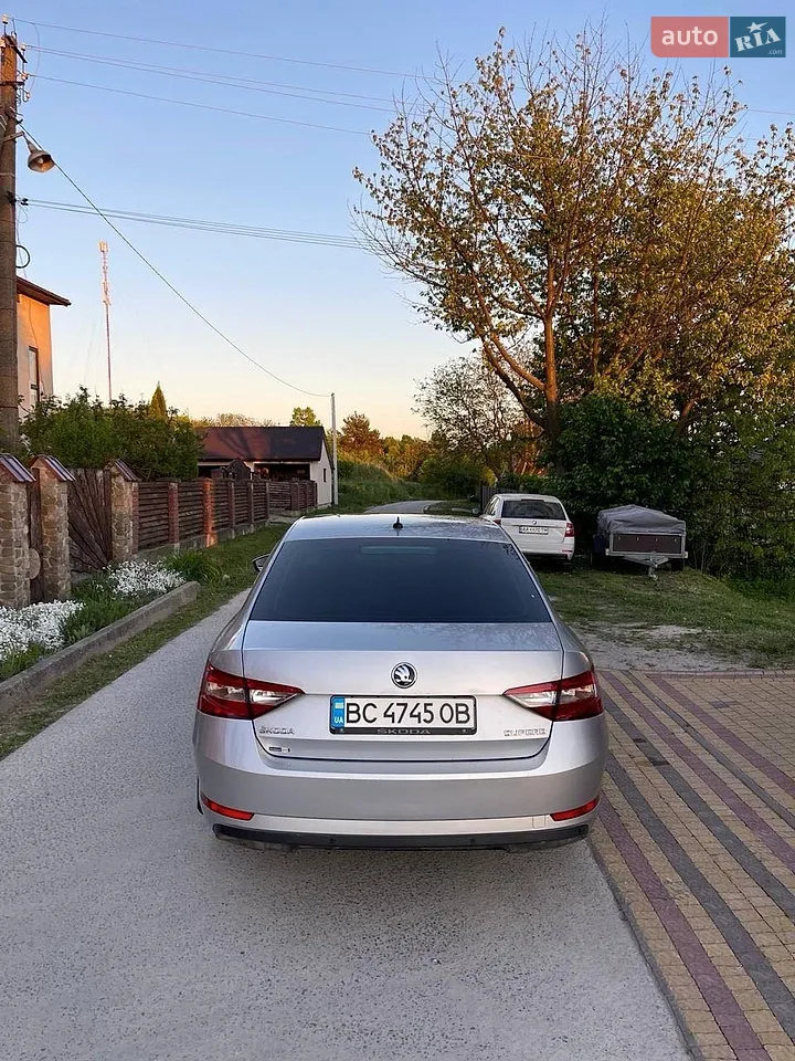 2016 Skoda Superb - мініатюра 2