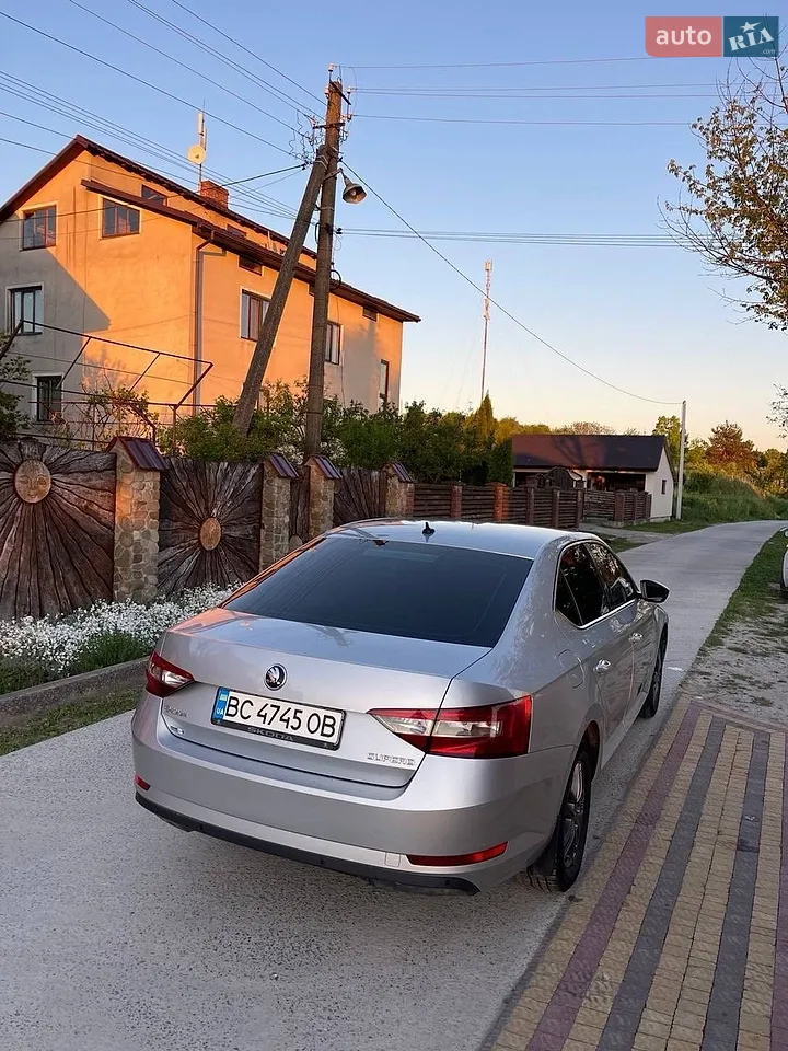 2016 Skoda Superb - мініатюра 5