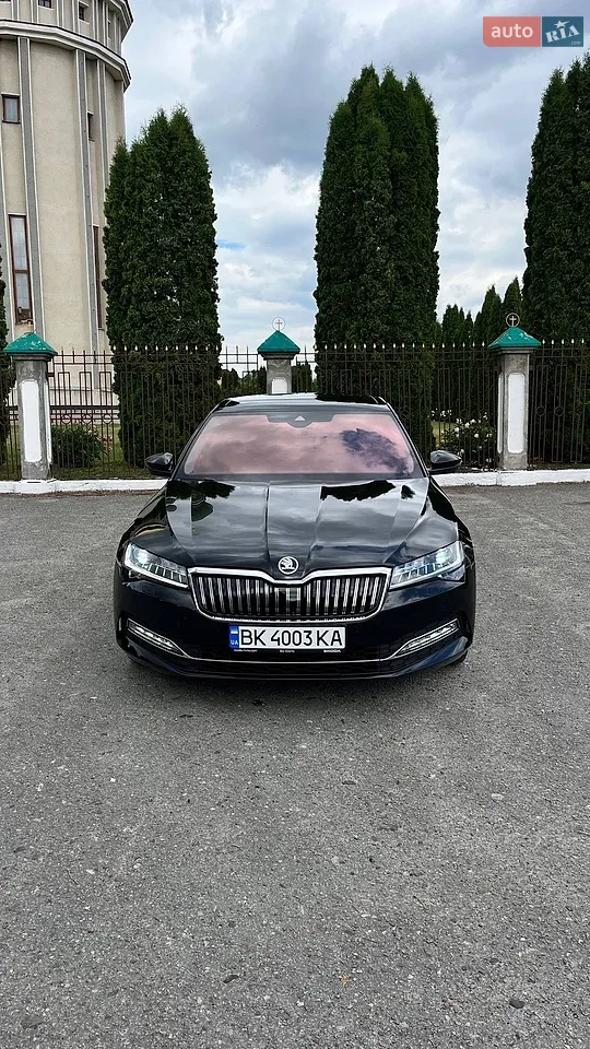 2022 Skoda Superb - фото 1