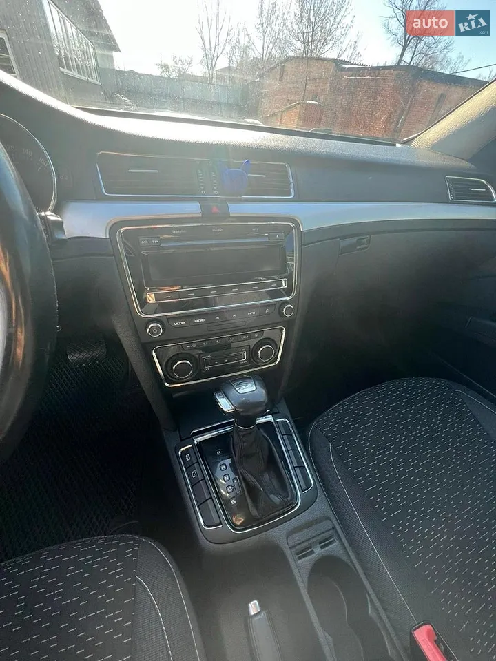 2011 Skoda Superb - мініатюра 5