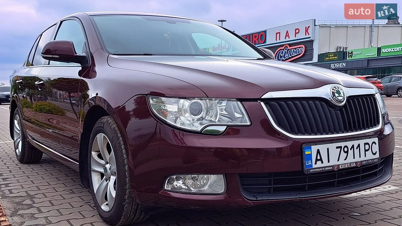 2010 Skoda Superb - мініатюра 2