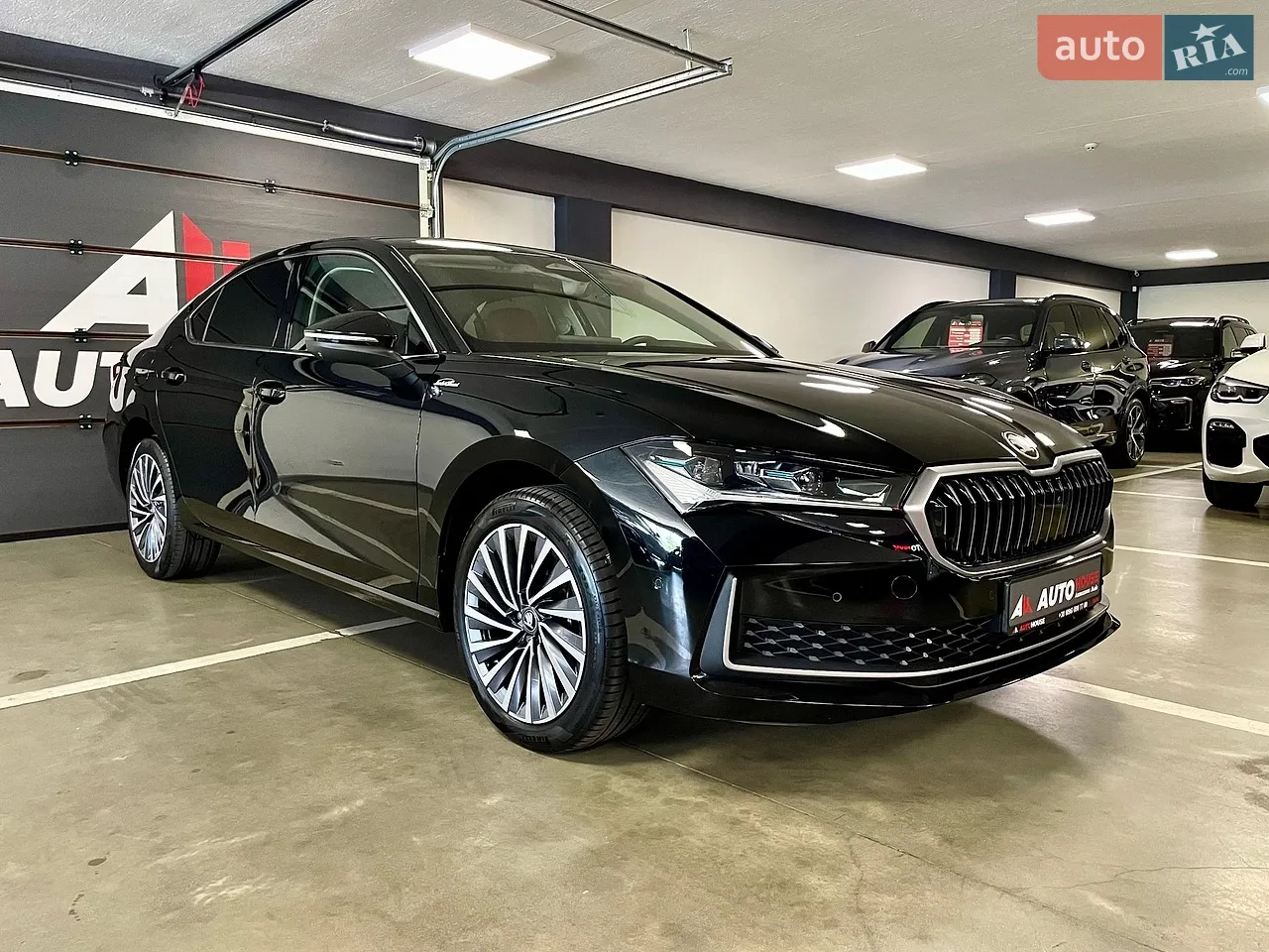 2025 Skoda Superb - фото 1