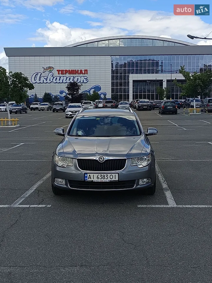 2010 Skoda Superb - мініатюра 3