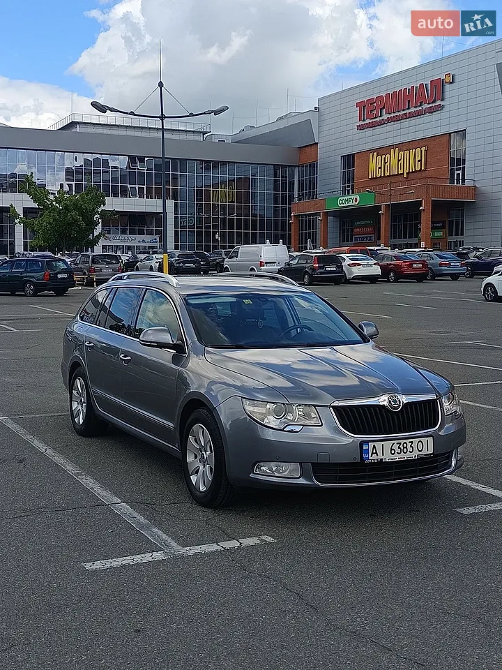 2010 Skoda Superb - мініатюра 4