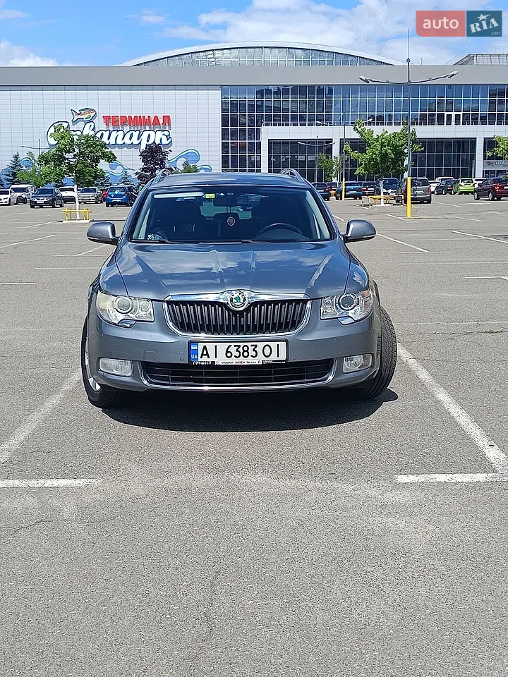 2010 Skoda Superb - мініатюра 2