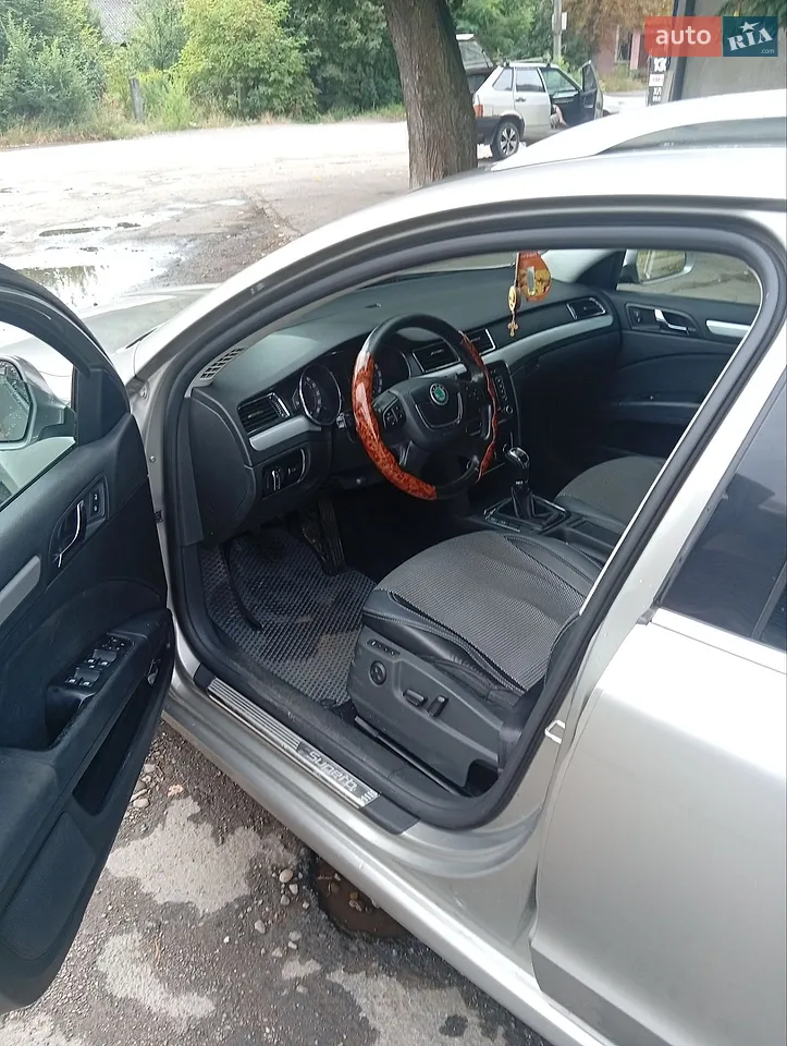 2010 Skoda Superb - мініатюра 5