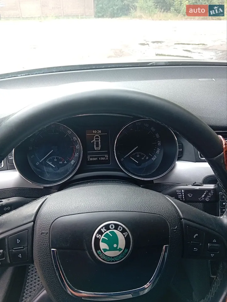 2010 Skoda Superb - мініатюра 3