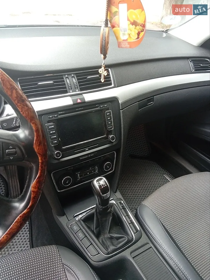 2010 Skoda Superb - мініатюра 2