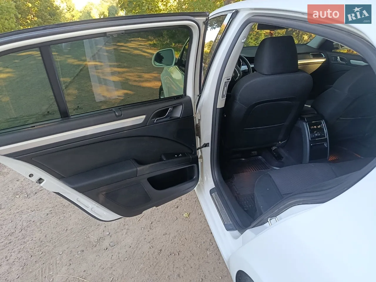 2010 Skoda Superb - мініатюра 3