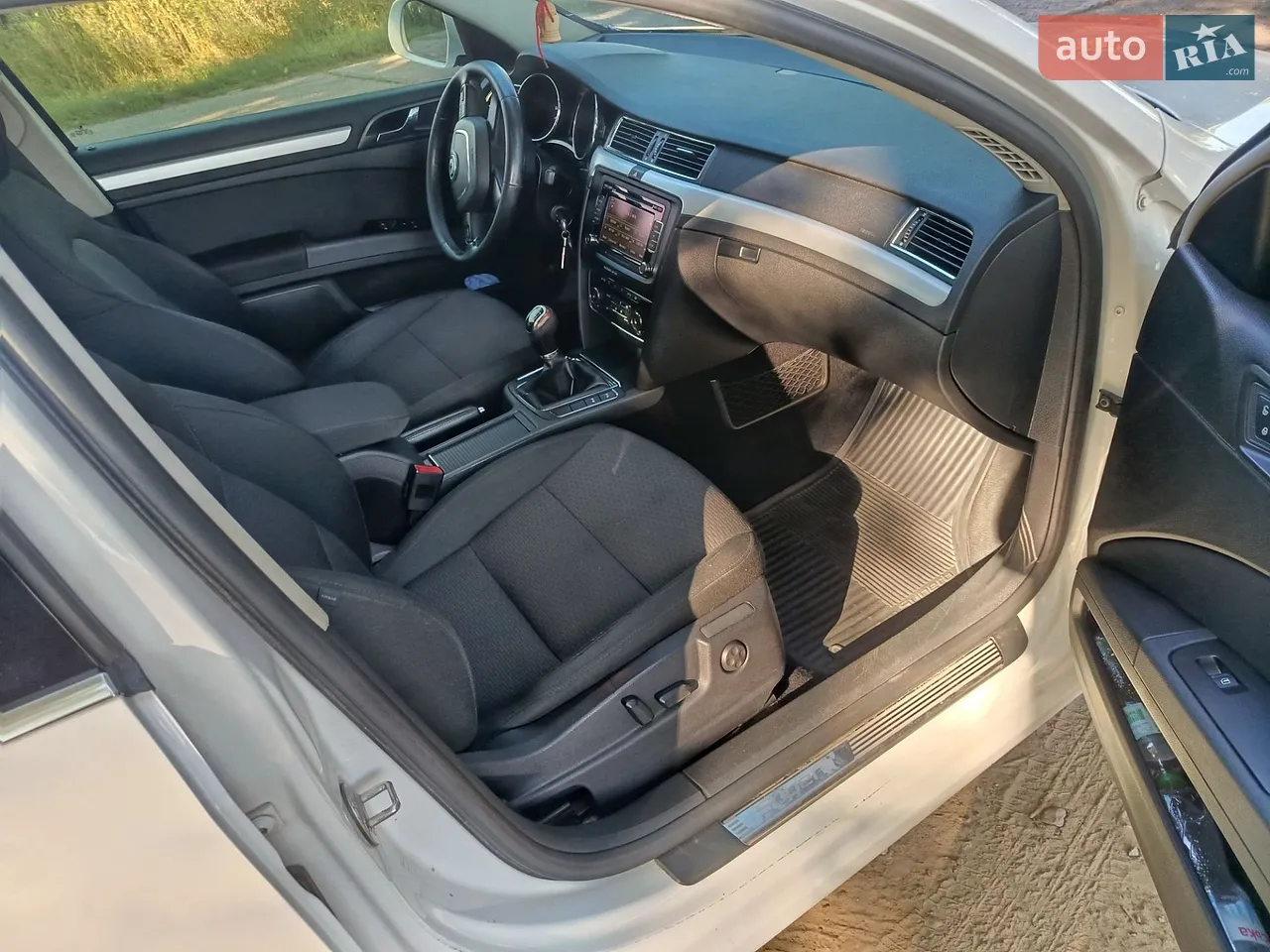 2010 Skoda Superb - мініатюра 5