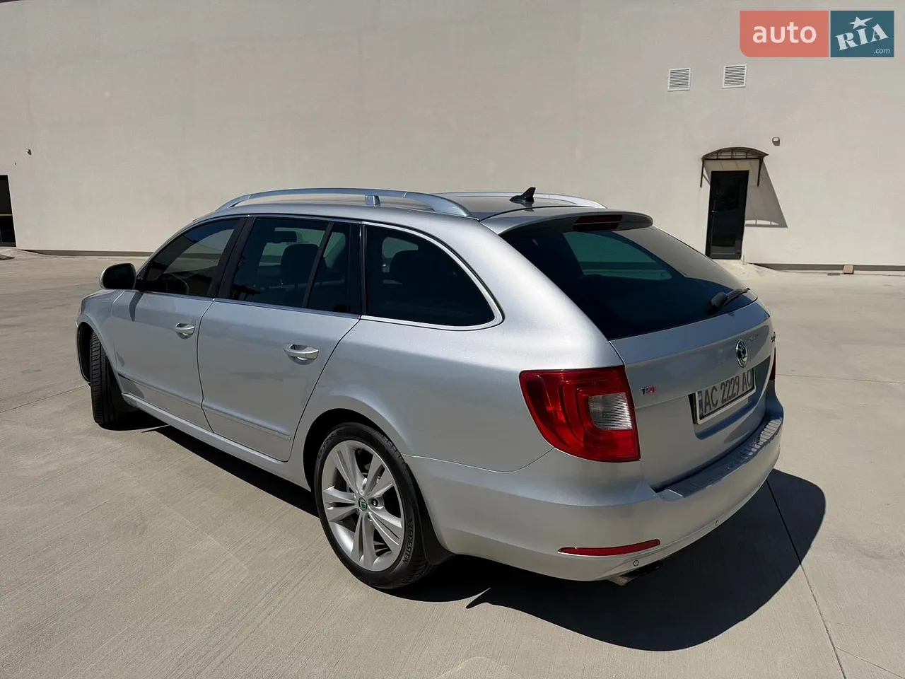 2011 Skoda Superb - мініатюра 4