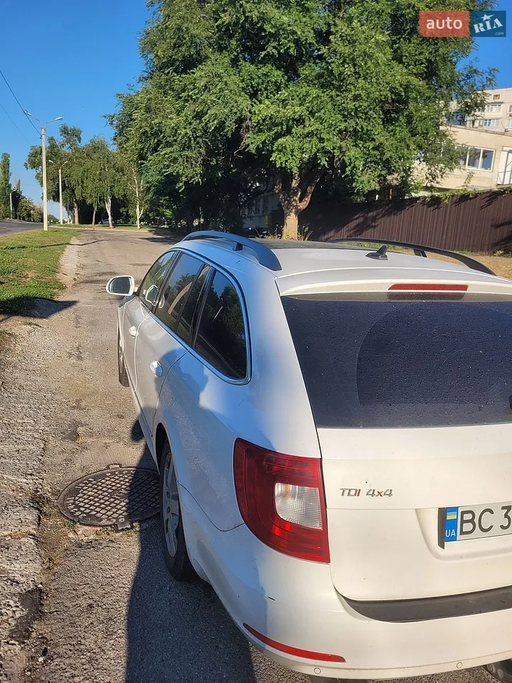 2012 Skoda Superb - мініатюра 2