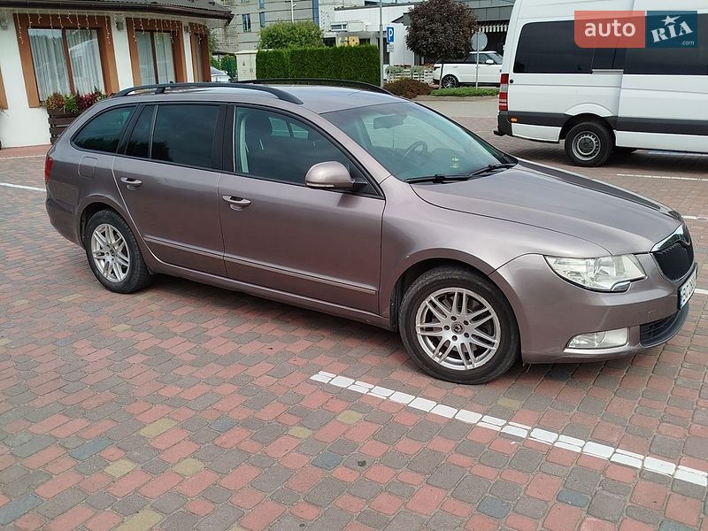 Седан Skoda Superb 2012 в Львове