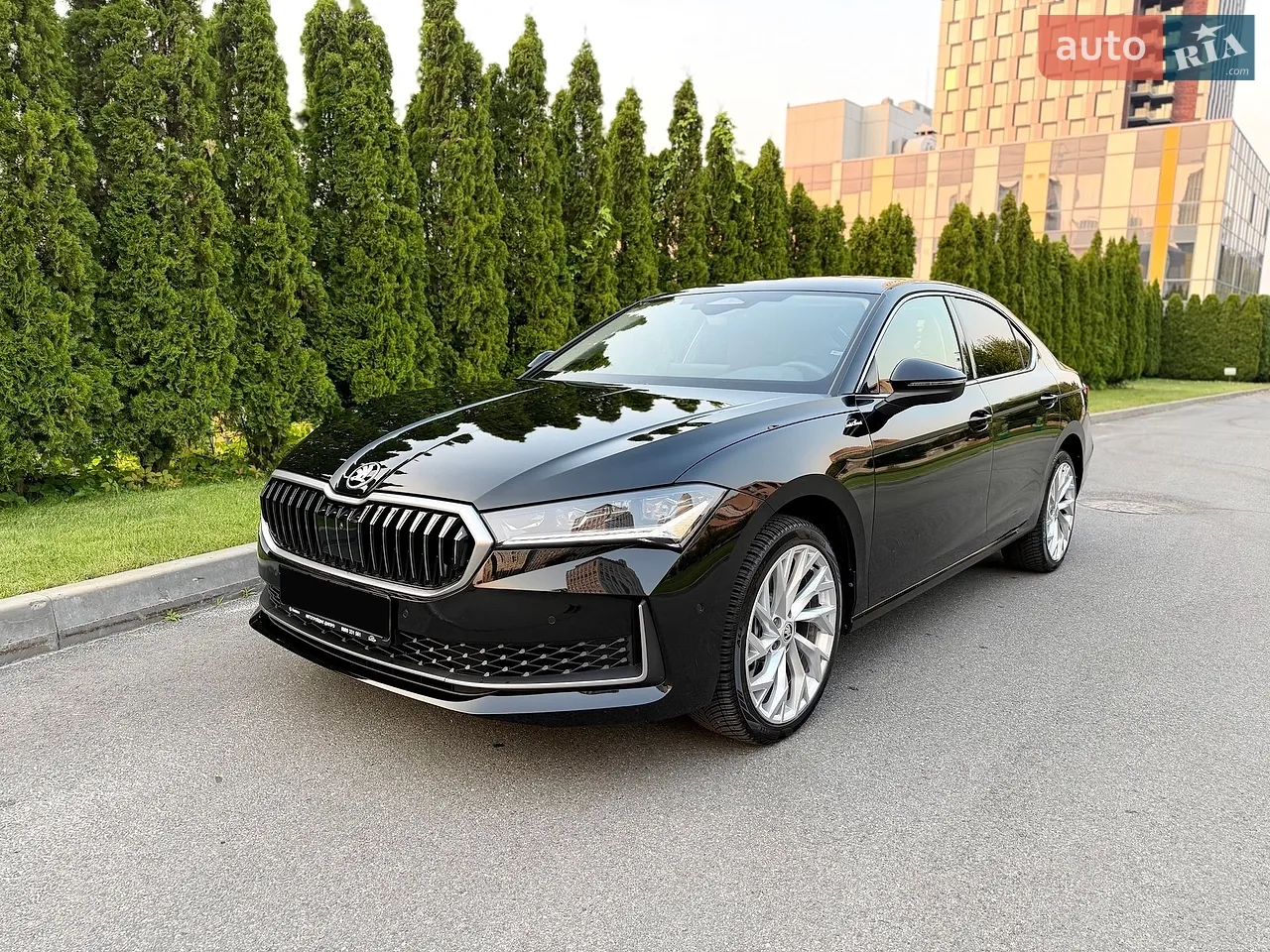 2025 Skoda Superb - фото 1